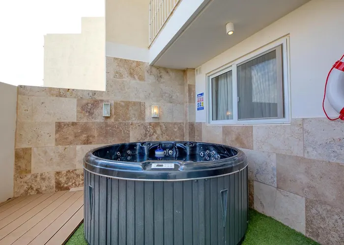 2br Gozo Escape With Private Tub & Backyard By 360 Estates *